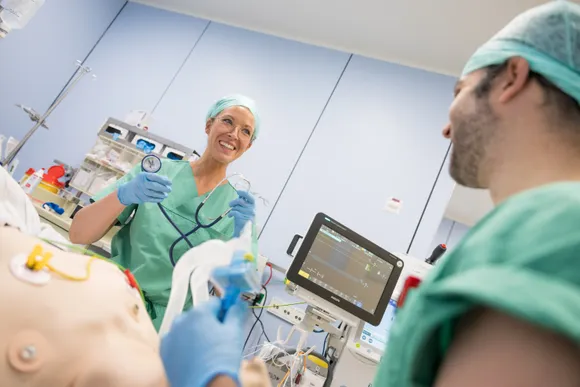Maja, Fachpflegekraft für Intensivpflege & Anästhesie