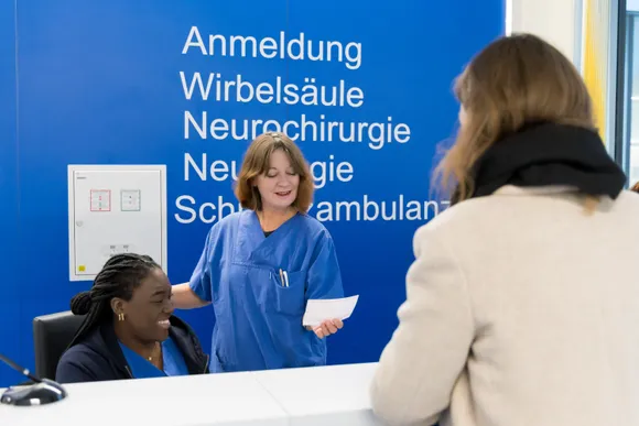 Antje bei der Arbeit in der Zentralambulanz